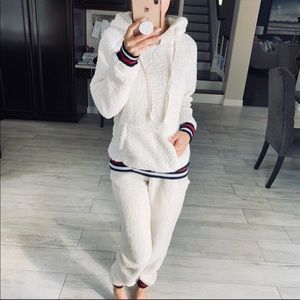 Snow bell pullover and  jogger set in off white